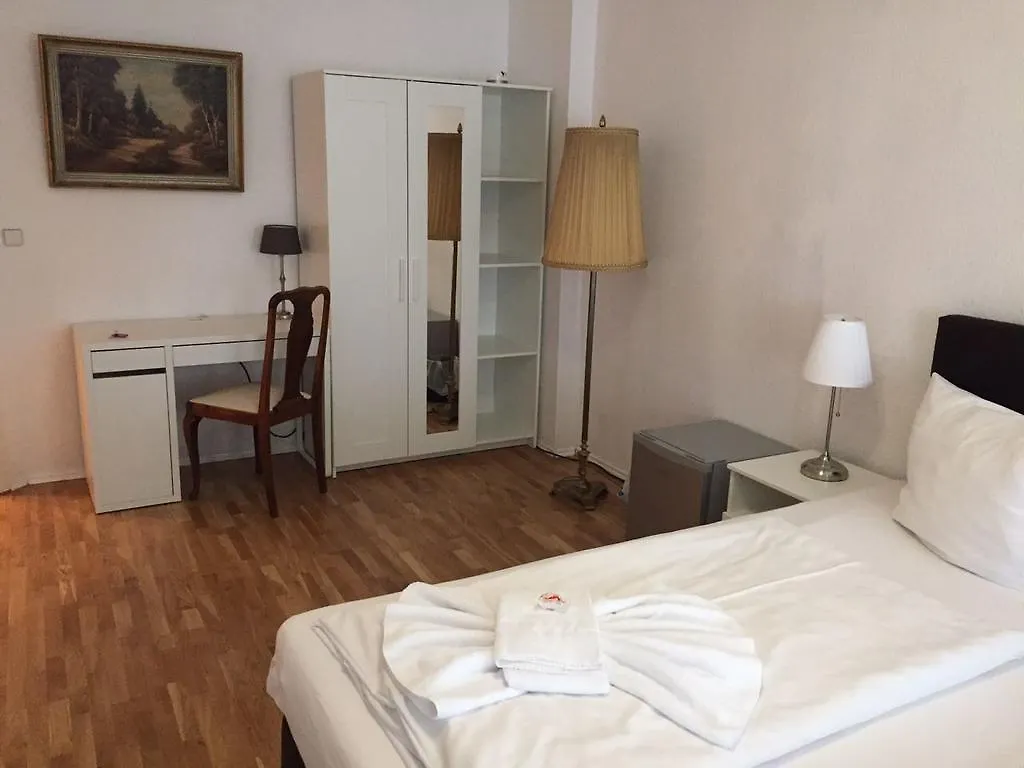 Pension Tempelhof Berlin Almanya