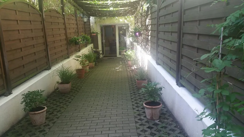 Pension Tempelhof Berlín Bed & Breakfast