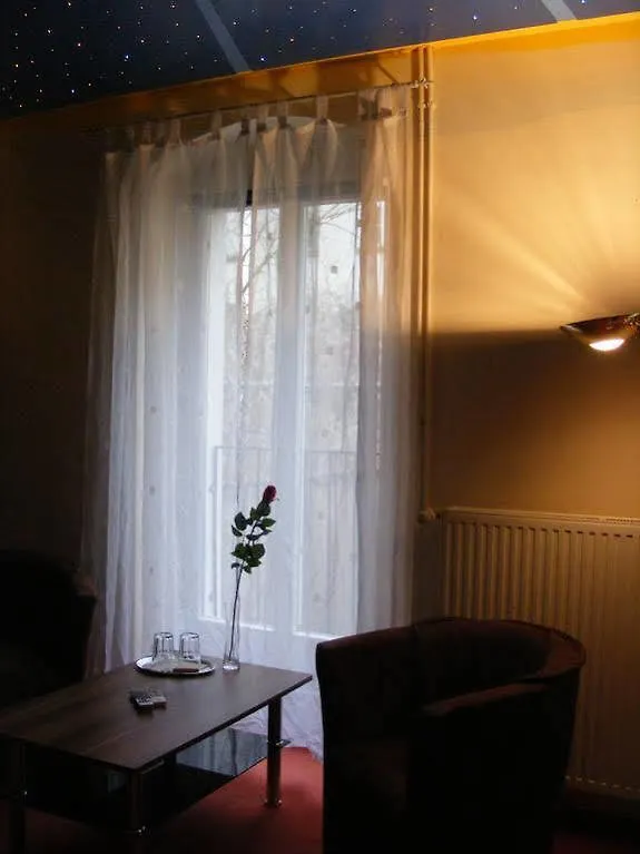 Pension Tempelhof Berlín 2*,