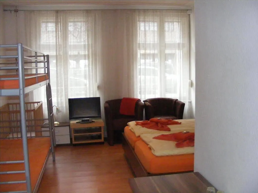 Bed & Breakfast Pension Tempelhof Berlín