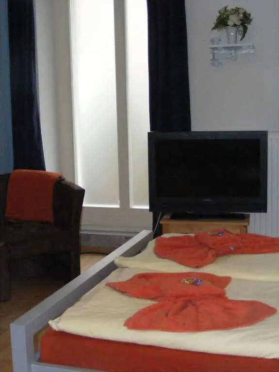 Bed & Breakfast Pension Tempelhof Berlín
